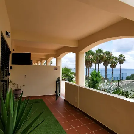 Sea View Apartment *