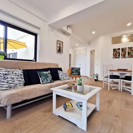 Sea View Apartment *